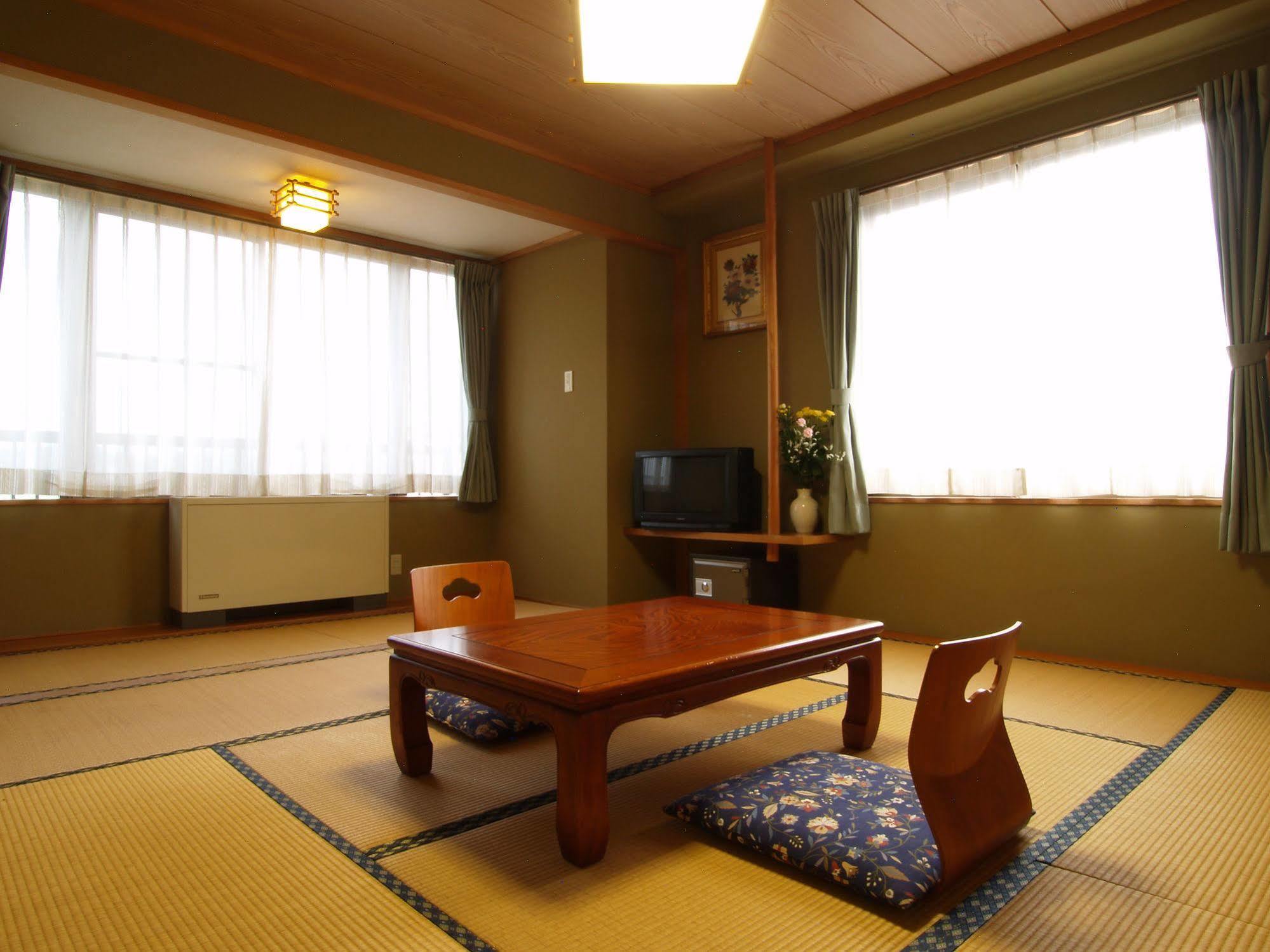 Central Inn Hakuba Exterior photo