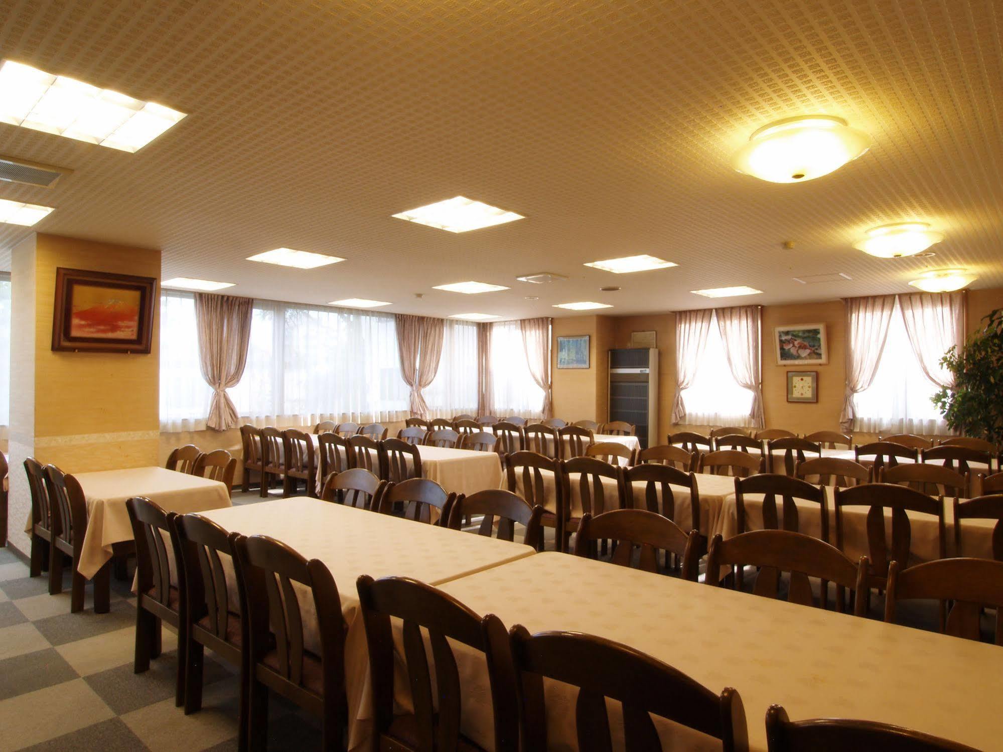 Central Inn Hakuba Exterior photo